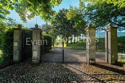 Château - 1 204 m² - 19 pièces