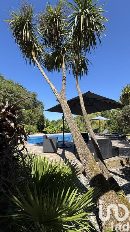 Maison - 260 m² - 9 pièces