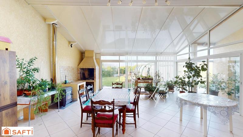 Maison - 280 m² - 9 pièces