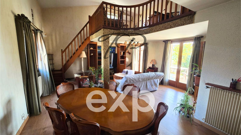 Maison traditionnelle - 179 m² - 7 pièces