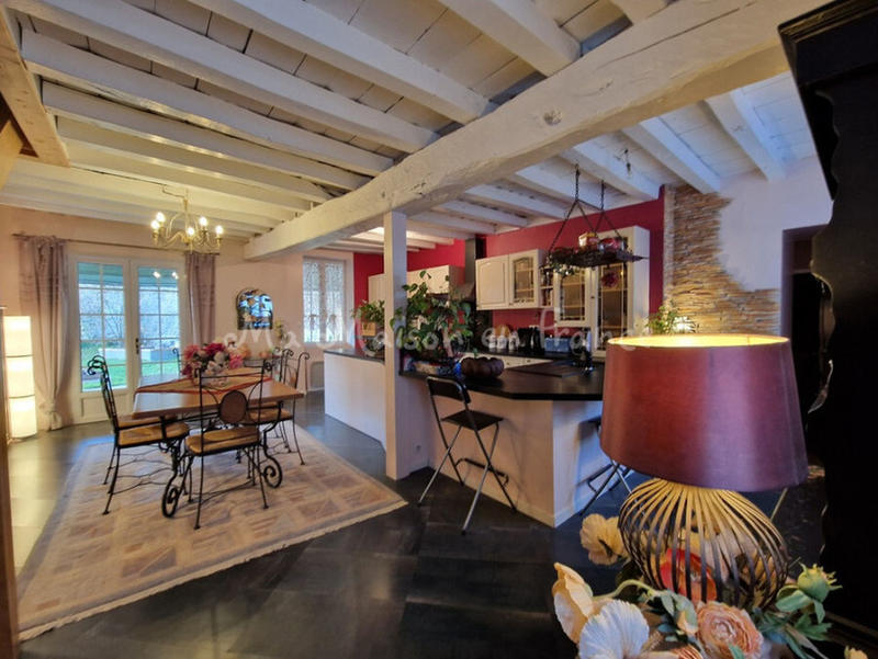 Maison - 210 m² - 9 pièces