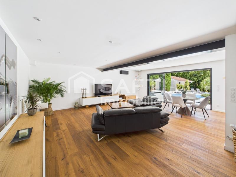 Maison - 260 m² - 7 pièces