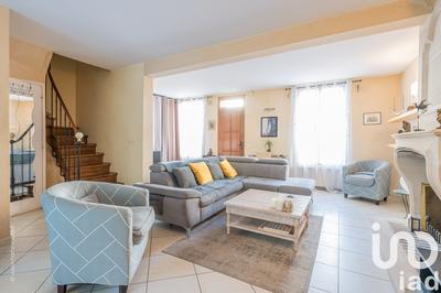 Maison - 240 m² - 6 pièces