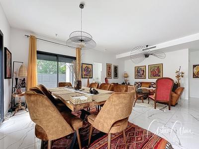 Maison - 96 m² - 4 pièces