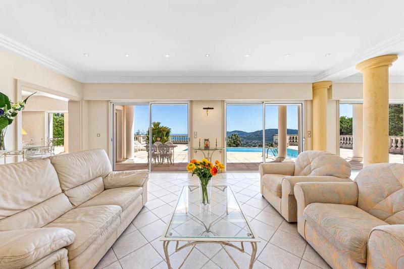 Villa - 284 m² - 6 pièces