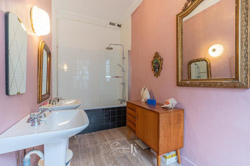 Appartement - 188 m² - 6 pièces