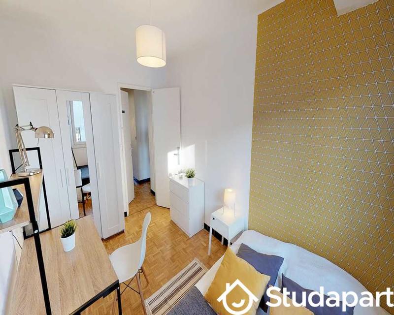 Chambre - 80 m² - 1 pièce