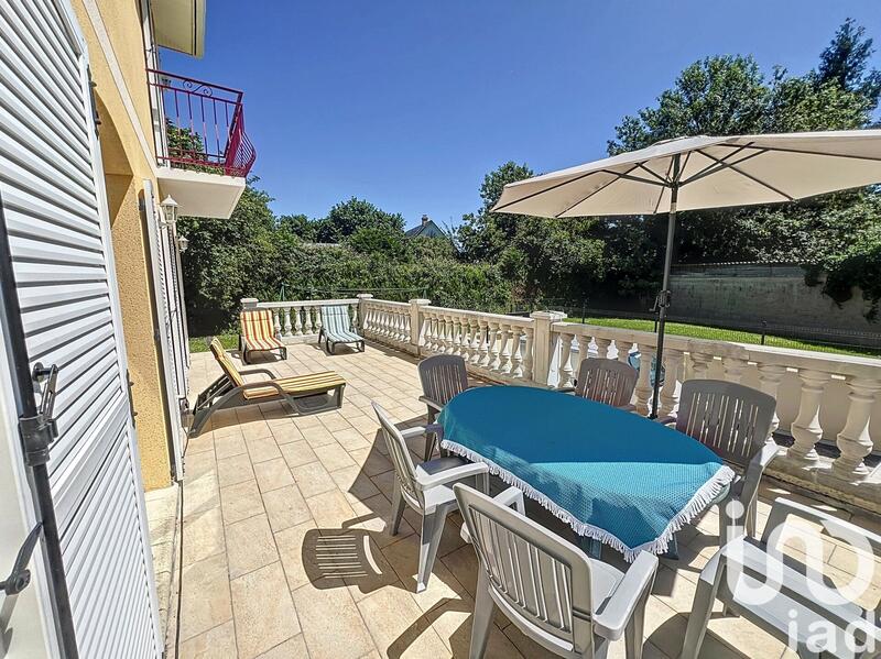 Maison - 281 m² - 10 pièces