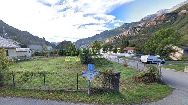 Terrain constructible - 666 m²