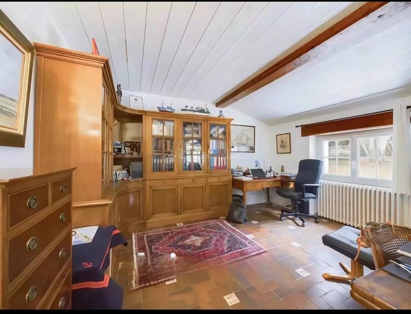 Maison - 230 m² - 7 pièces