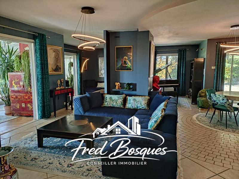 Maison - 210 m² - 9 pièces