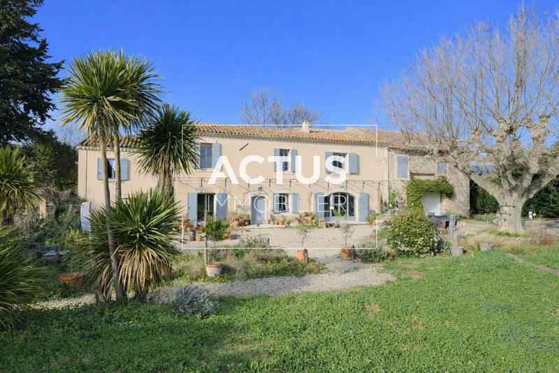 Maison - 220 m² - 7 pièces