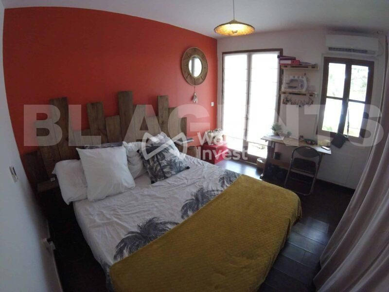 Maison - 275 m² - 12 pièces