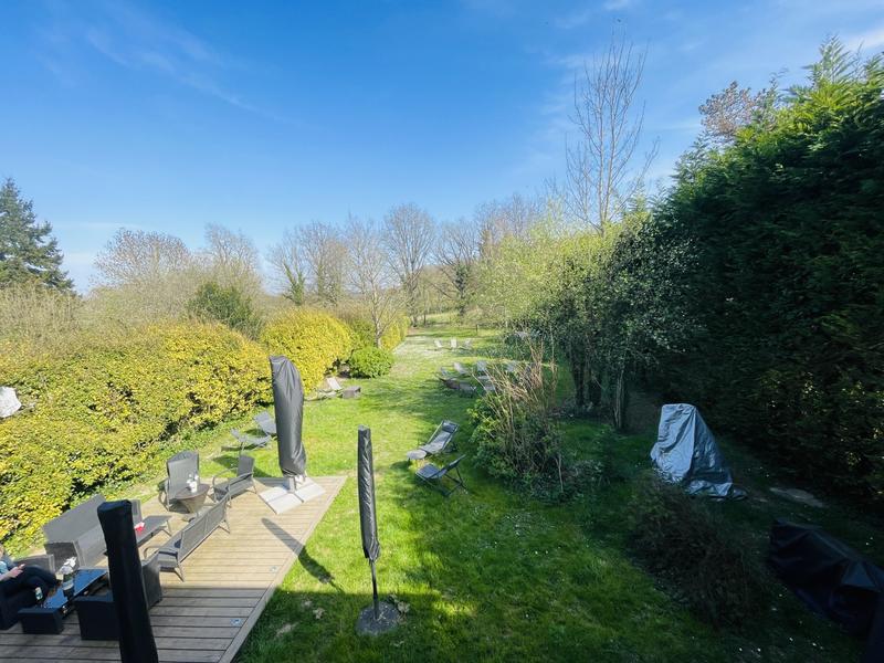 Pavillon - 256 m² - 8 pièces