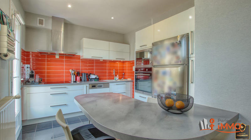 Maison - 185 m² - 7 pièces