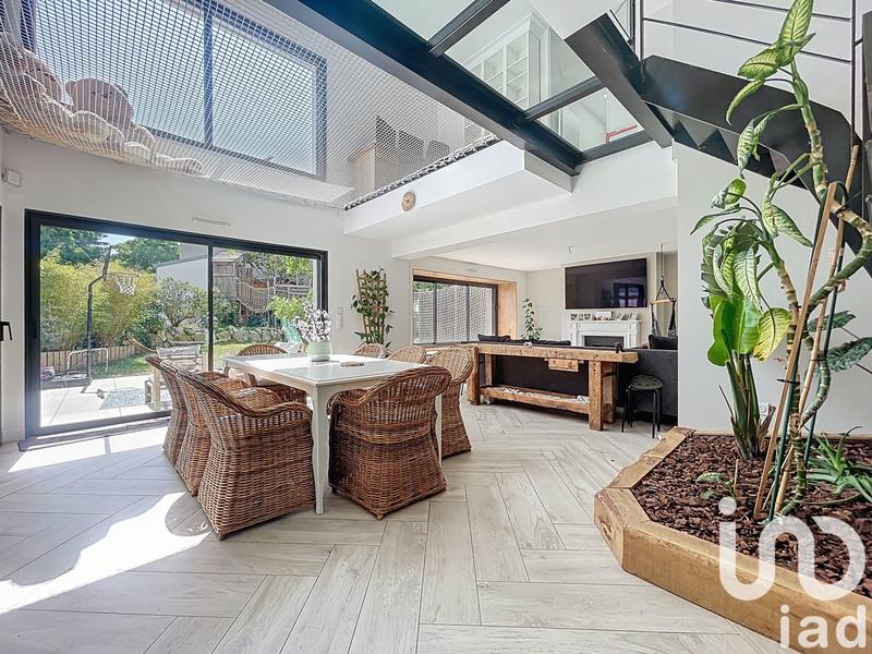 Maison - 177 m² - 7 pièces