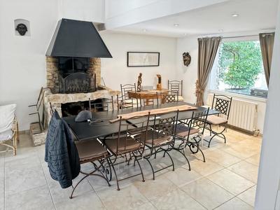 Maison - 230 m² - 11 pièces