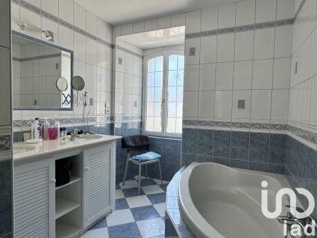 Maison - 277 m² - 8 pièces