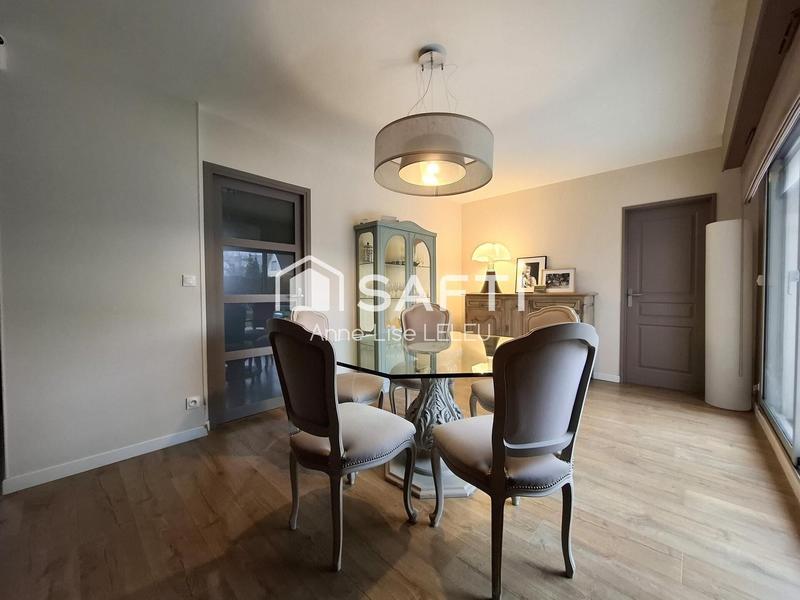 Maison - 210 m² - 6 pièces