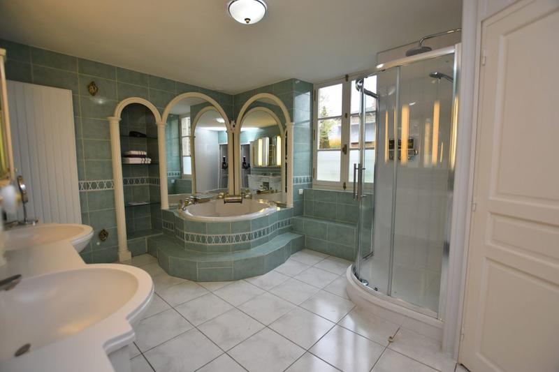 Château - 671 m² - 15 pièces