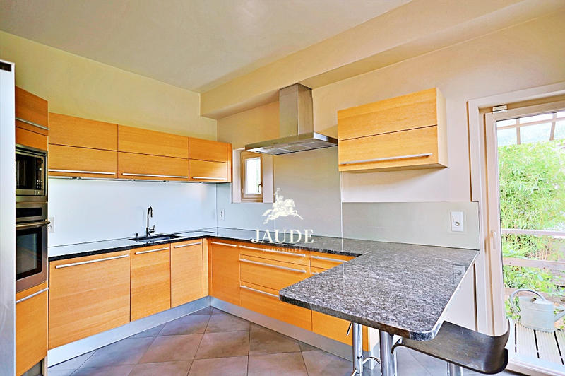 Maison - 196 m² - 7 pièces