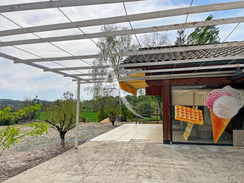 Maison - 300 m² - 6 pièces