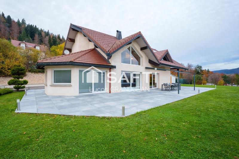 Maison - 280 m² - 10 pièces