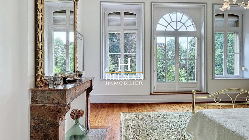 Maison - 300 m² - 8 pièces