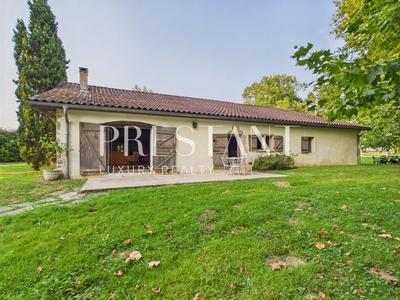 Maison - 301 m² - 9 pièces