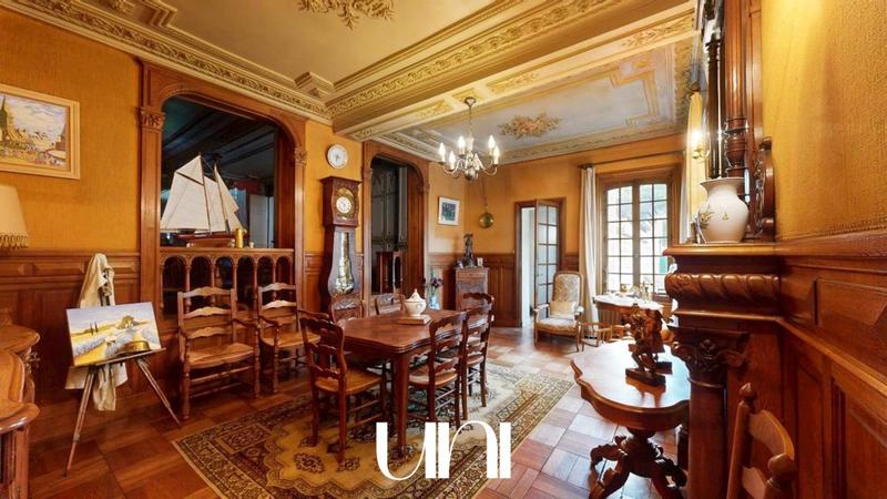 Maison - 208 m² - 8 pièces