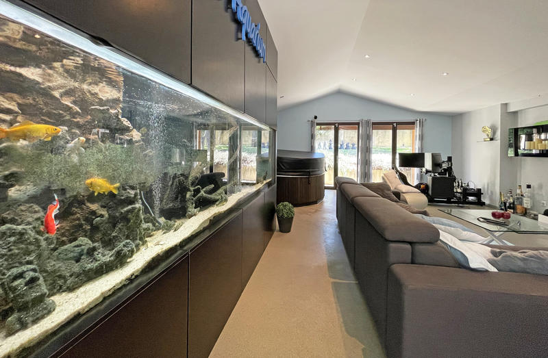 Maison - 300 m² - 9 pièces