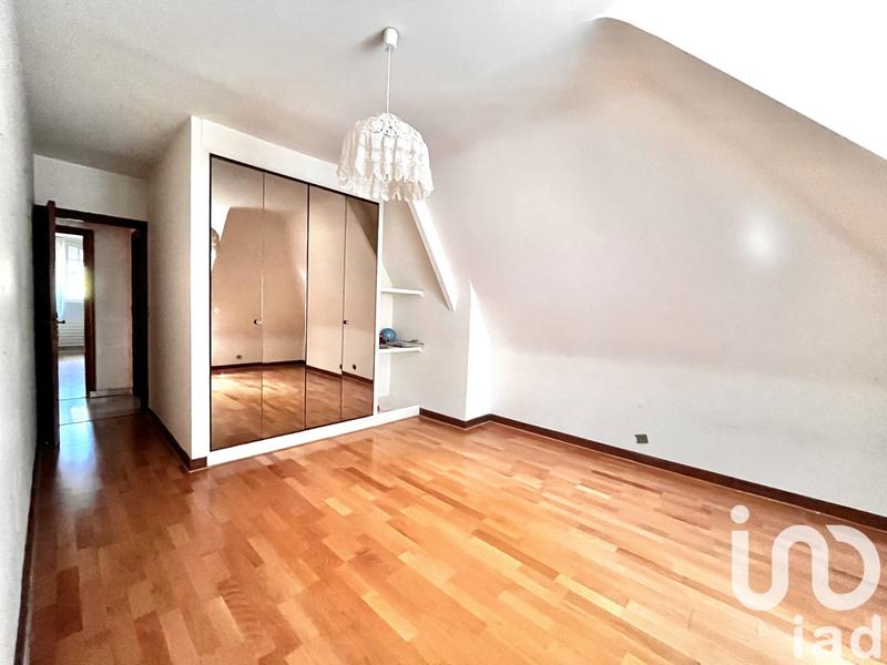 Maison - 334 m² - 9 pièces