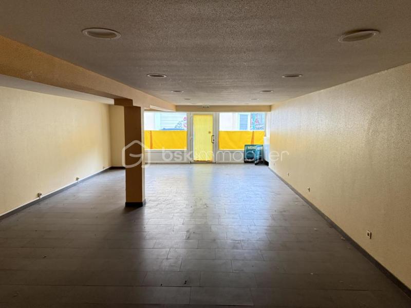 Local commercial - 144 m² - 3 pièces