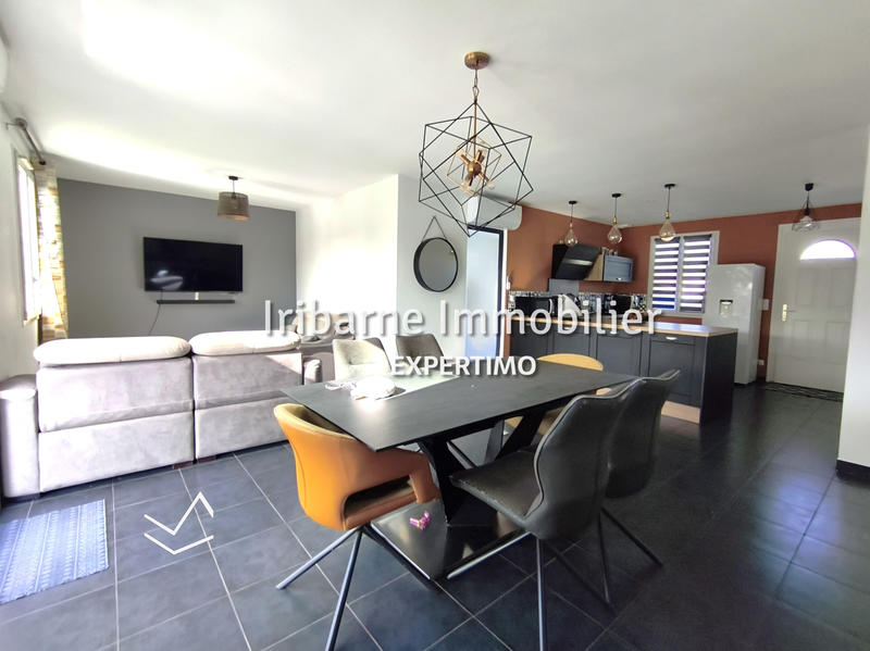 Maison - 93 m² - 5 pièces