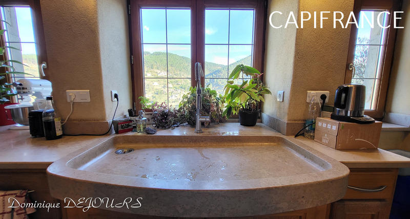 Maison - 285 m² - 10 pièces