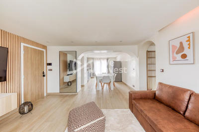 Maison traditionnelle - 237 m² - 10 pièces