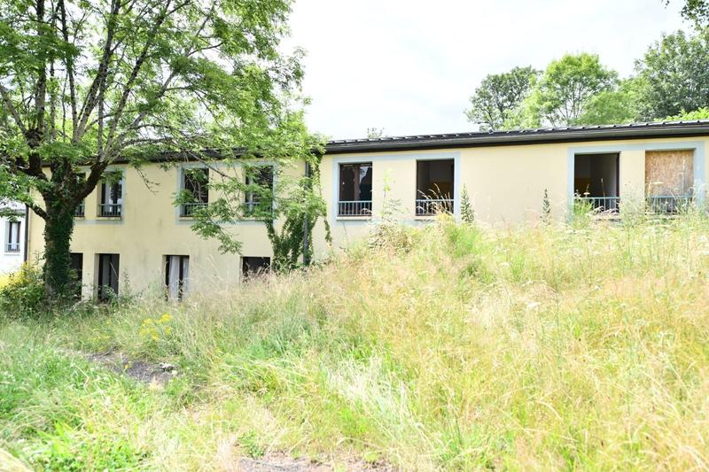 Maison - 1 500 m² - 40 pièces