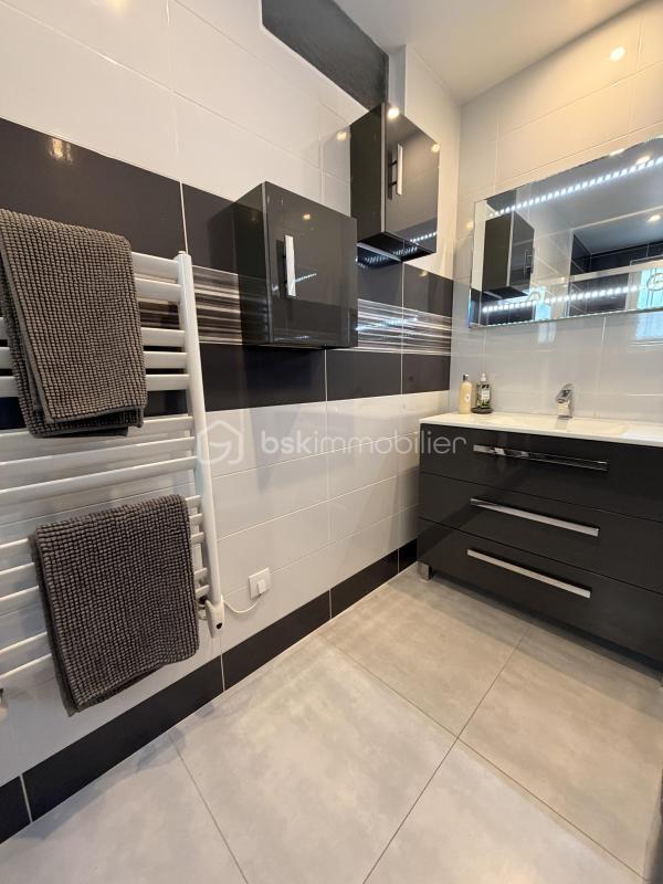 Villa - 202 m² - 10 pièces