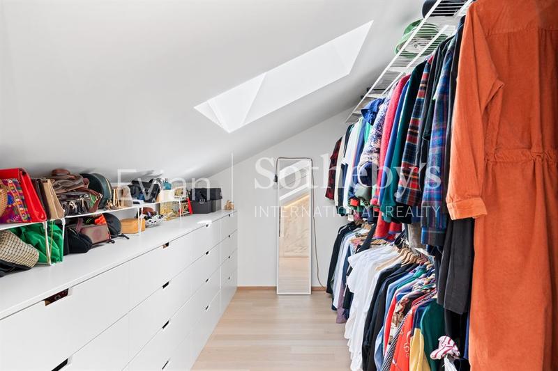 Maison - 225 m² - 9 pièces