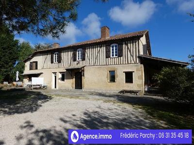 Maison - 370 m² - 11 pièces