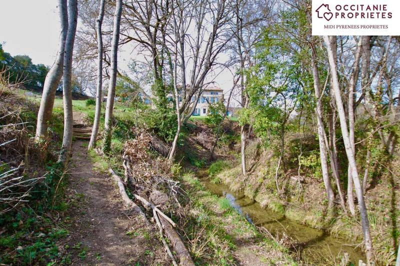 Propriété - 253 m² - 5 pièces