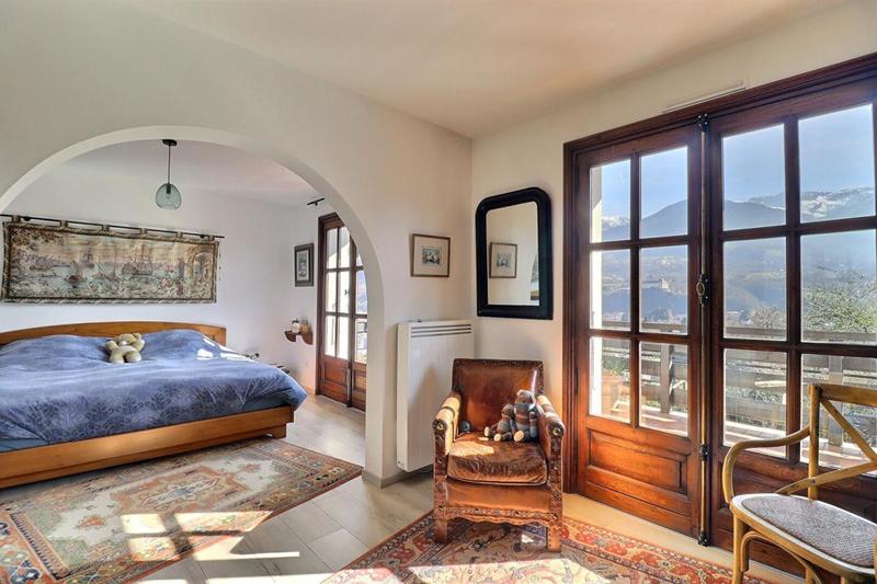 Demeure - 252 m² - 8 pièces