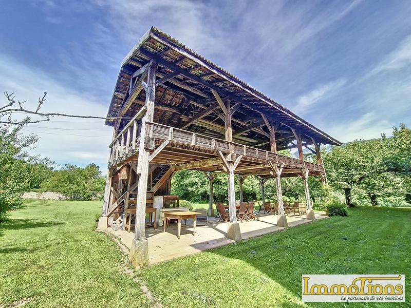 Propriété - 635 m² - 20 pièces