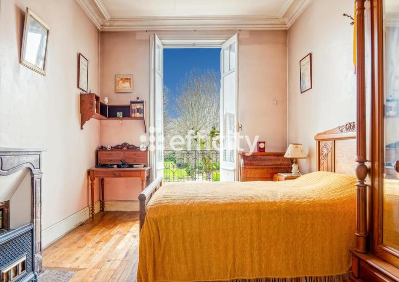 Demeure - 425 m² - 15 pièces