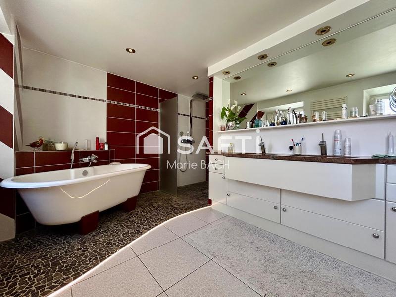 Maison - 174 m² - 8 pièces