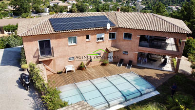 Maison - 180 m² - 5 pièces