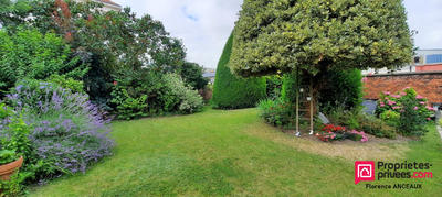 Maison - 270 m² - 11 pièces