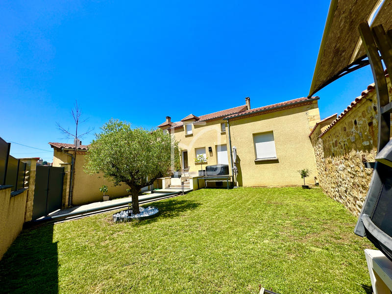 Maison - 281 m² - 9 pièces