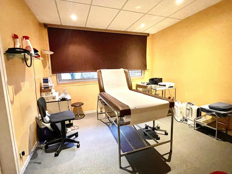 Local commercial - 215 m² - 10 pièces