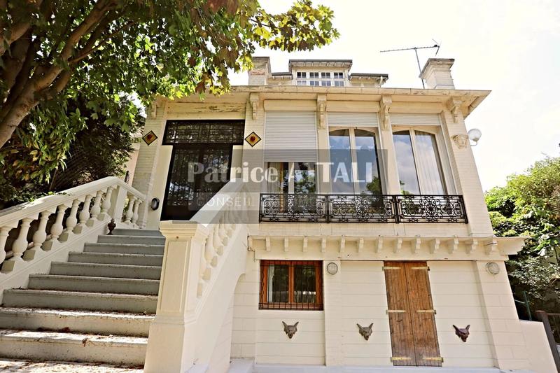 Maison - 420 m² - 12 pièces